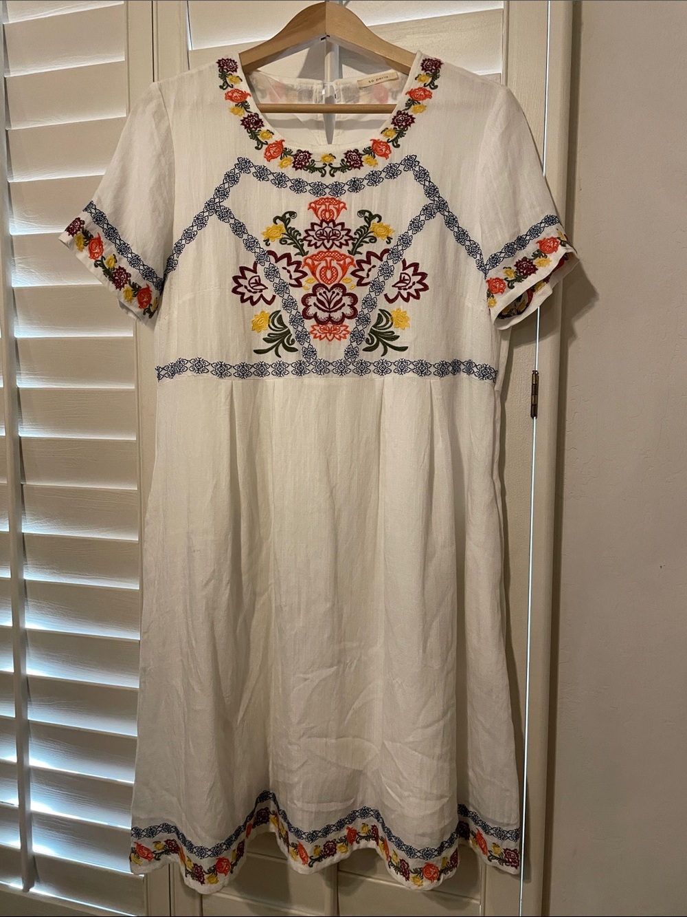 Girls' White Embroidered Floral Casual Dress